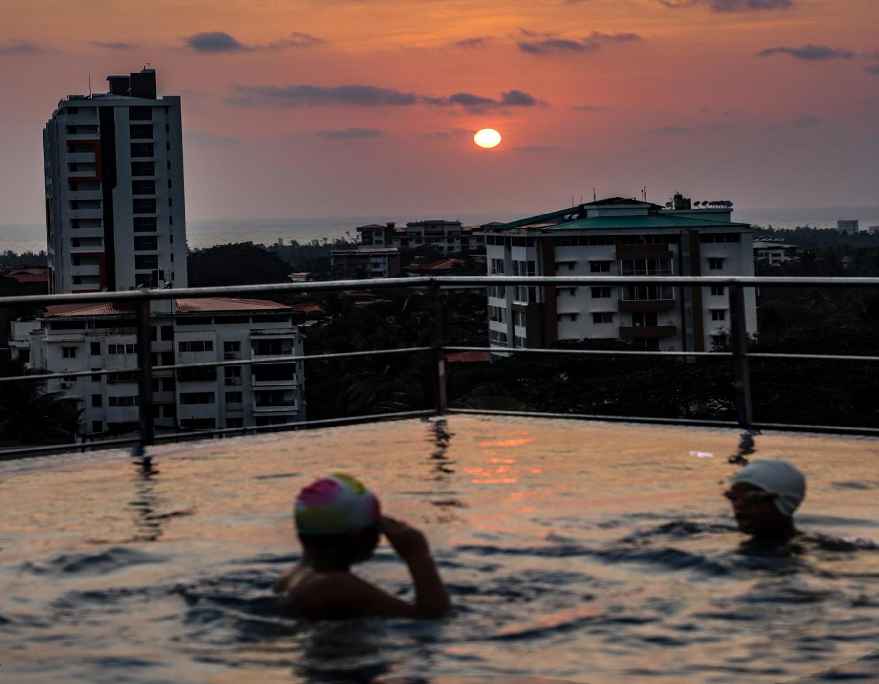 Hotel The Sea View, มังคาลอร์ ภายนอก รูปภาพ