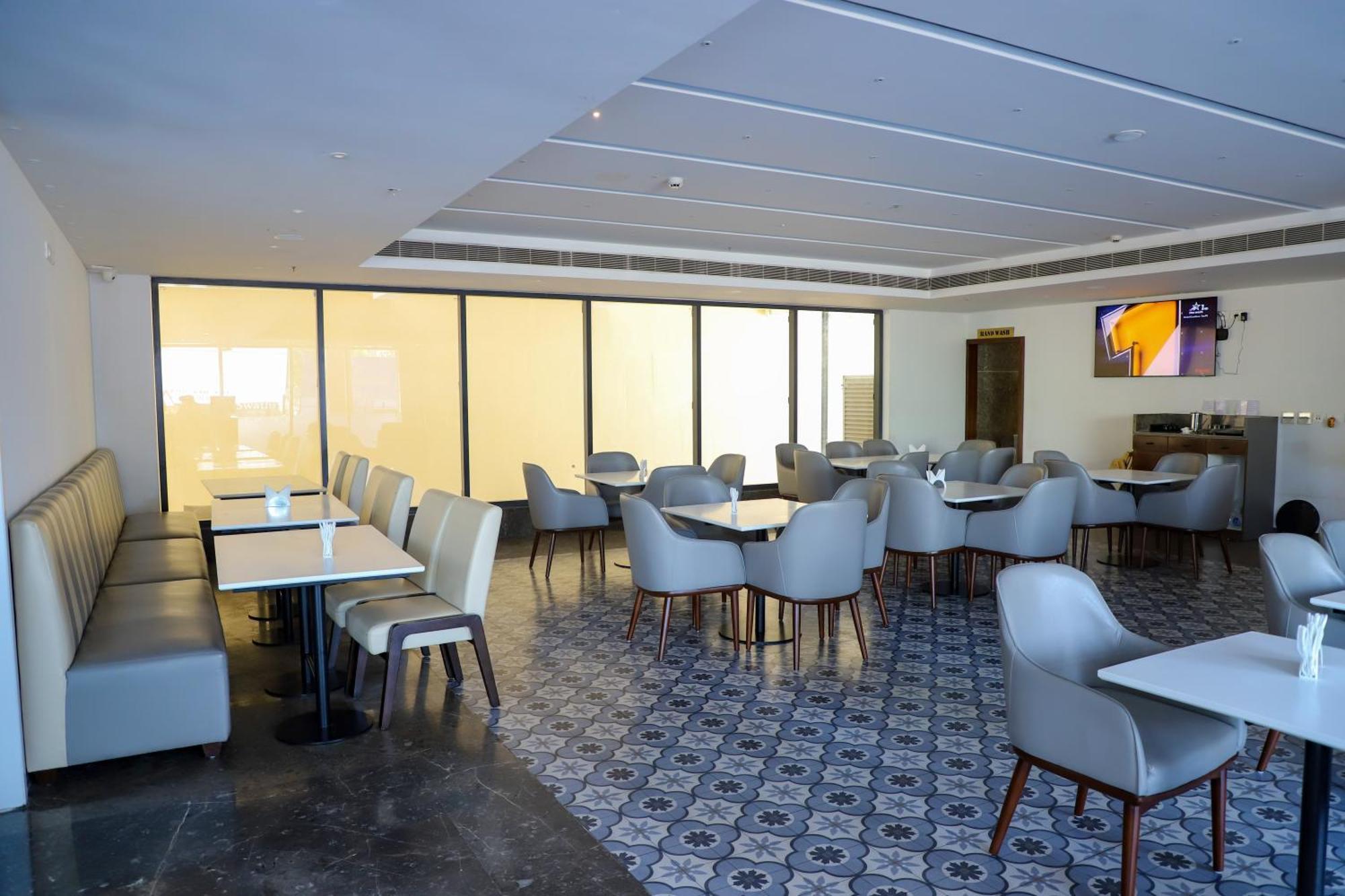 Hotel The Sea View, มังคาลอร์ ภายนอก รูปภาพ
